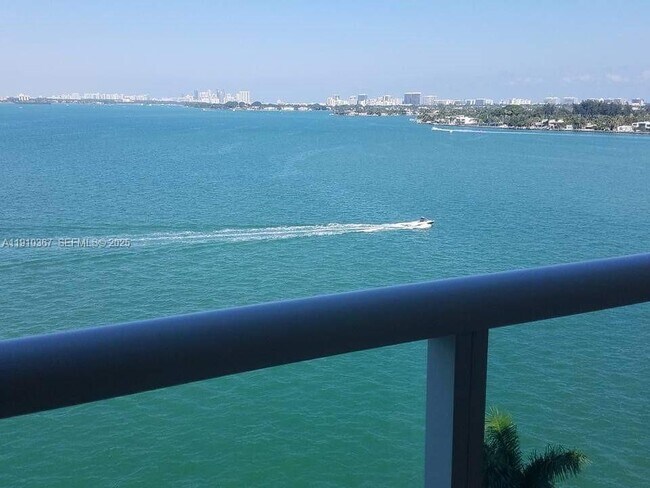 Building Photo - 1625 Kennedy Cswy Unit 1103B