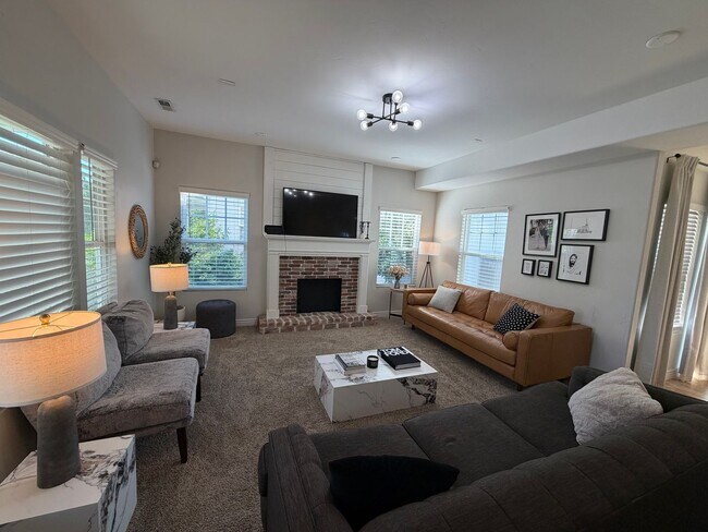 Photo - Beautiful Daybreak Home!!