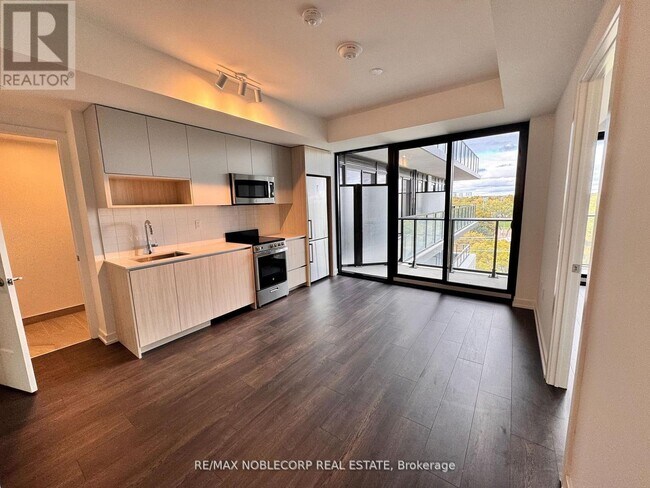 Photo - 801 The Queensway Unité 701