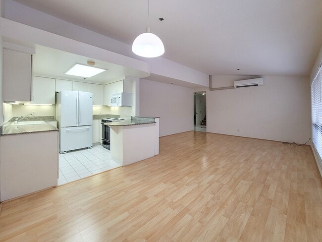 Rarely Available 2BR / 2.5Bath / 2 Parking Carport with 2 Storage Lockers at Nuuanu Streamside! - Rarely Available 2BR / 2.5Bath / 2 Parking Carport with 2 Storage Lockers at Nuuanu Streamside!
