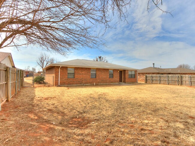 Photo - 305 W Chantilly Way