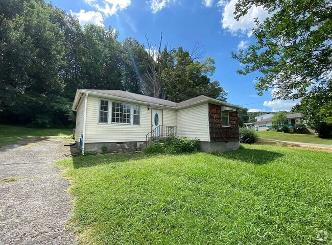 Building Photo - Quaint Home in Rossville GA