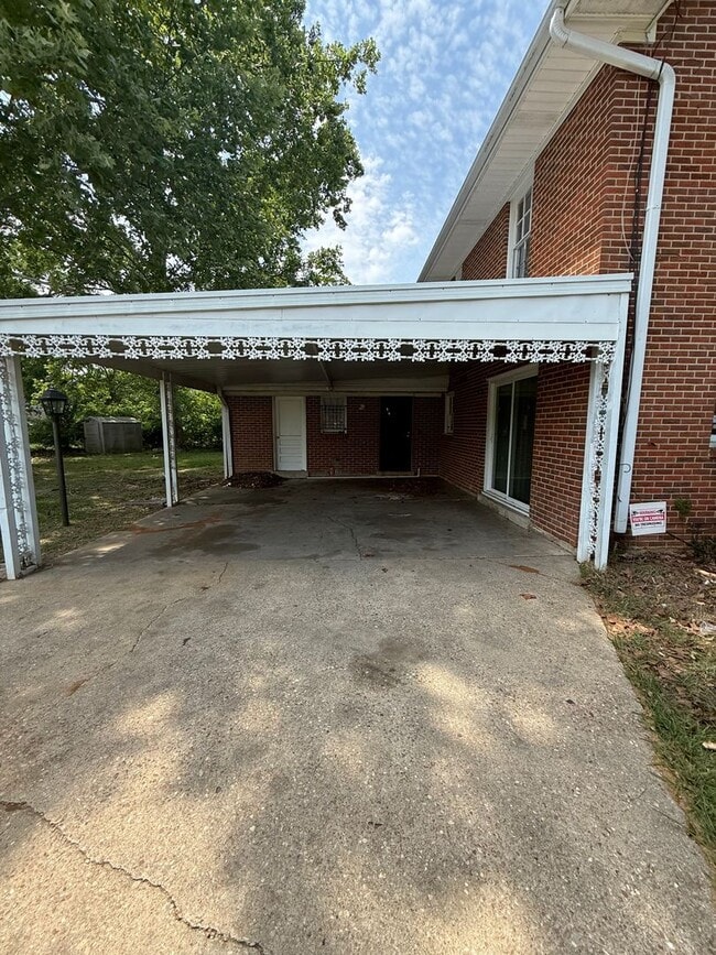 Photo - ** 4 bed 2.5 bath located in Edgewood ** Call 334-366-9198 to schedule a self tour