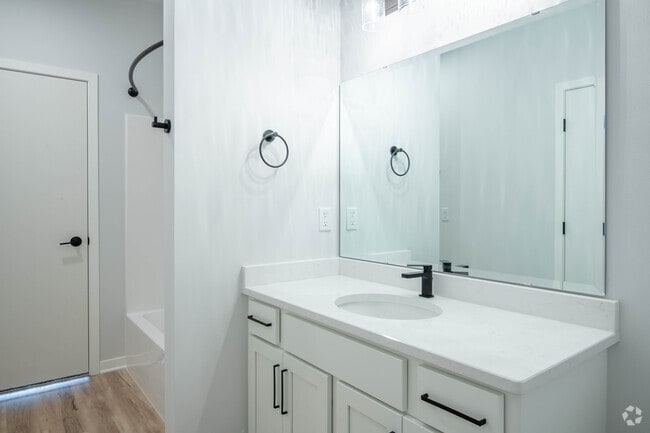 1BR, 1BA -795SF