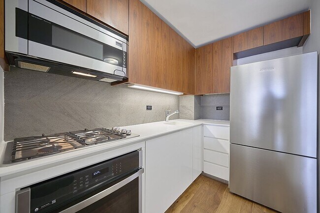 515 E 72nd St