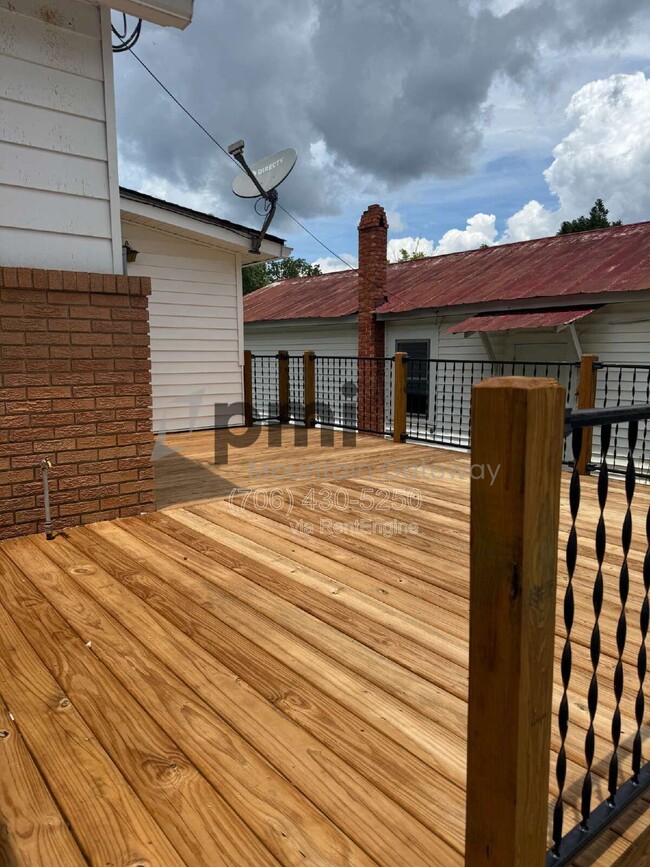 Photo - 319 Oak Ave