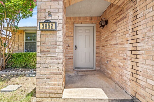 Photo - Spacious 3 Bedroom Home in Poynter Crossing