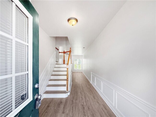Photo - 2425 Fairlie Dr