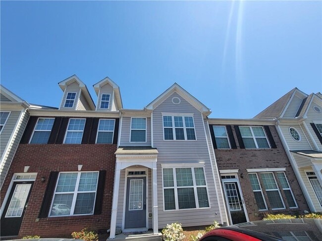 Photo - 2747 Heathrow Dr