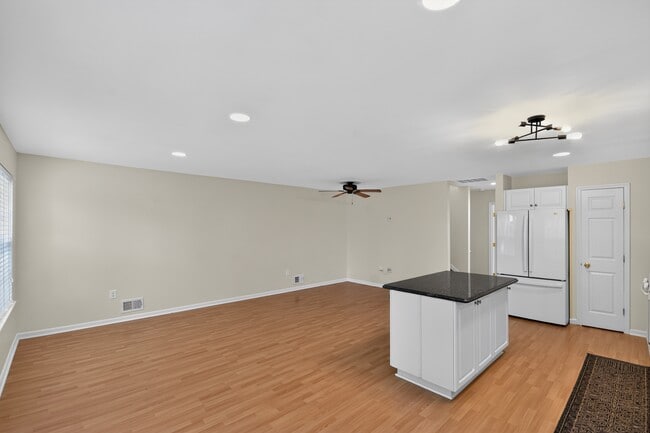Photo - 574 Beachway Ave