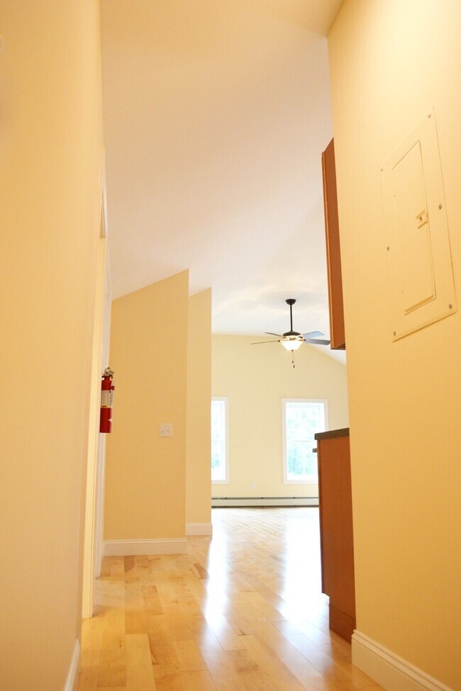 Photo - 277-279 North Street Unit 279 North Upstairs
