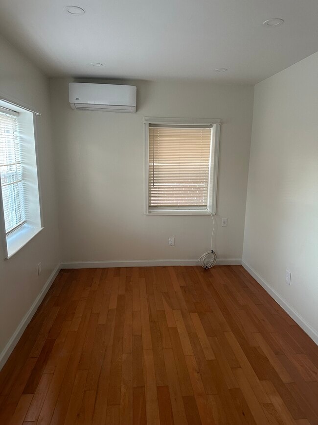 Building Photo - 2806 Snyder Ave Unit 2806 Snyder Ave