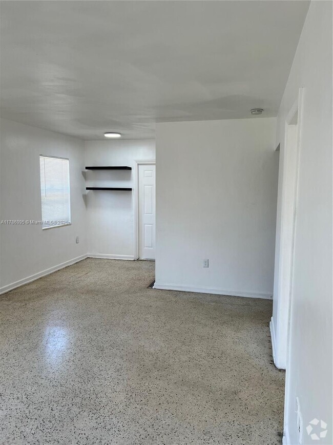 Building Photo - 1946 NE 167th St Unit 1 Rental