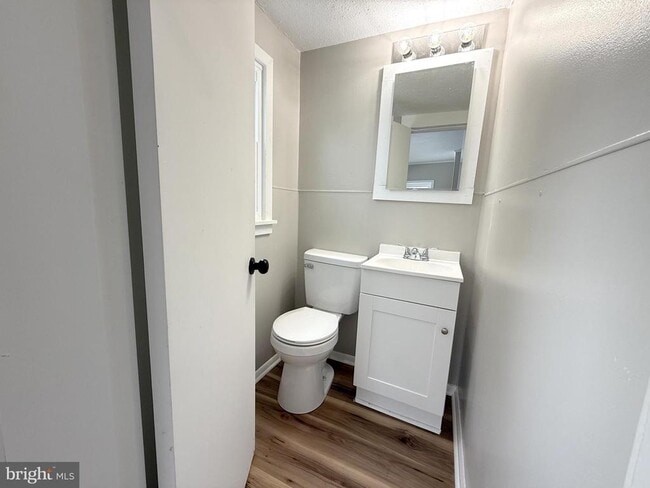 Photo - 27 N Main St