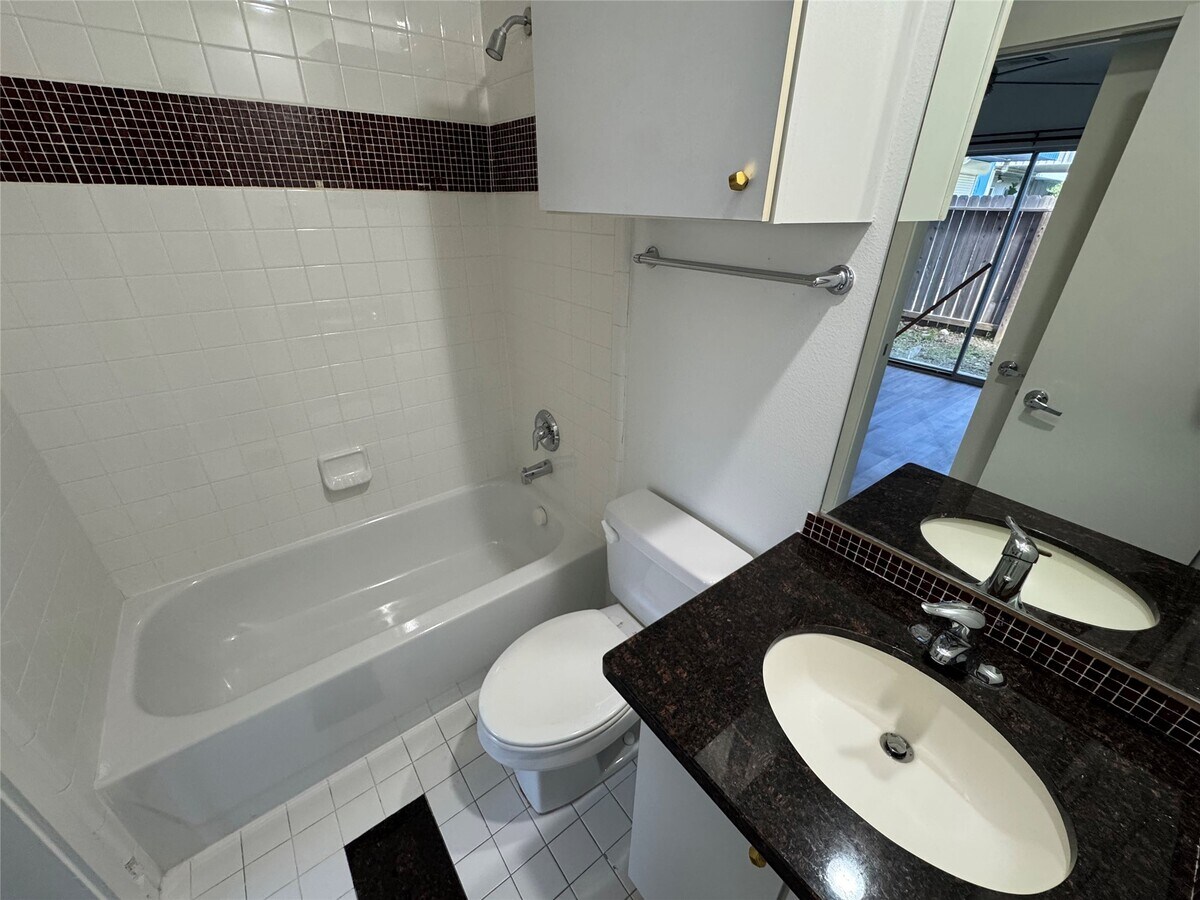 Photo - 2605 Calumet St Unit 24