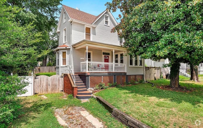 Building Photo - 2830 Roselawn Ave Rental