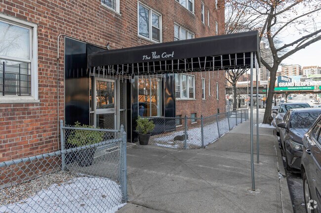 Photo - 180 Van Cortlandt Park S