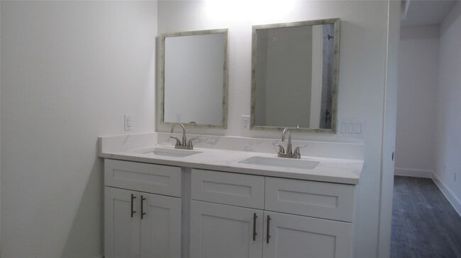 Photo - 401 Deep Woods Ln