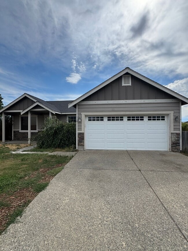 Building Photo - Spacious 4-Bedroom Home for Lease in Cul-d...