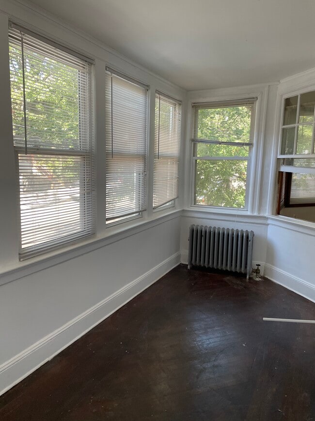 Front room/office with lots of sunlight