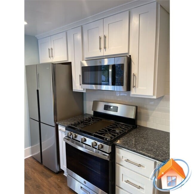Building Photo - Must see On Beach Hill Close to everything Rental