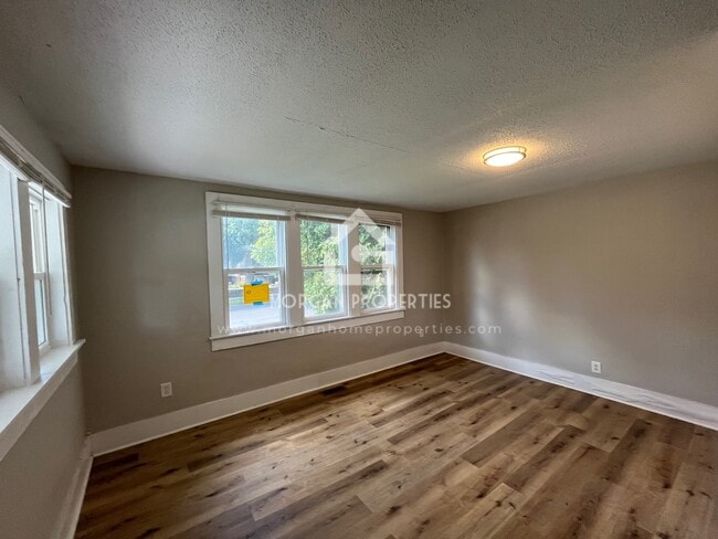 Photo - 119 N 12th St