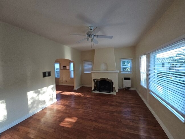Sala de estar - 504 N Sweetzer Ave Unidad 504 1/2