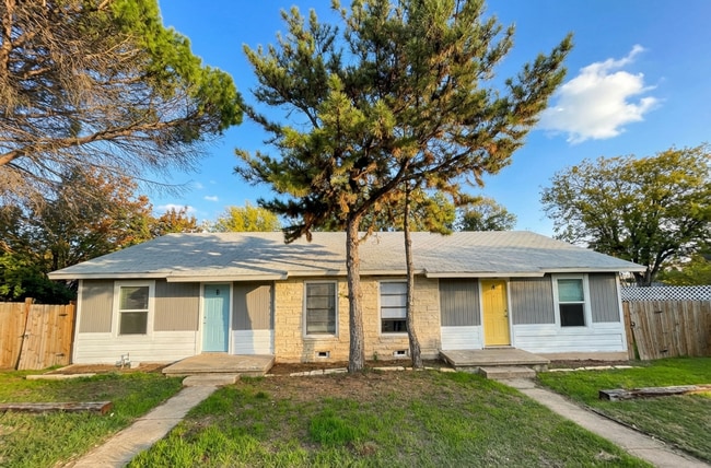 Building Photo - 107 W Texas Ave Unit B