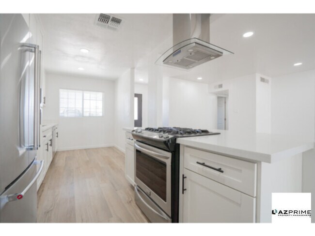 Photo - Welcome To This Remodeled 3/2 Midtown Phoe...