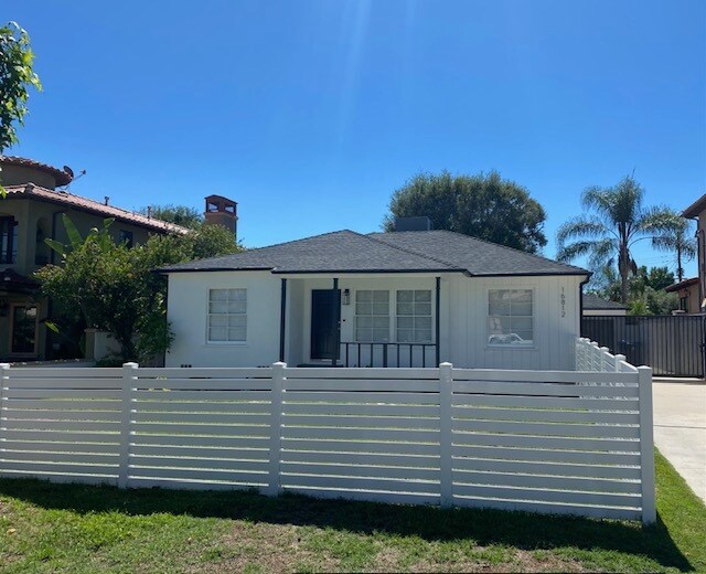 Photo - 16812 Addison St