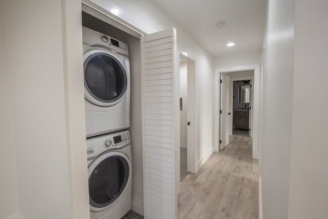 Photo - Knoxwood Apartments - Updated Units!