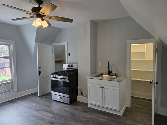 Photo - 14 Lincoln Pkwy