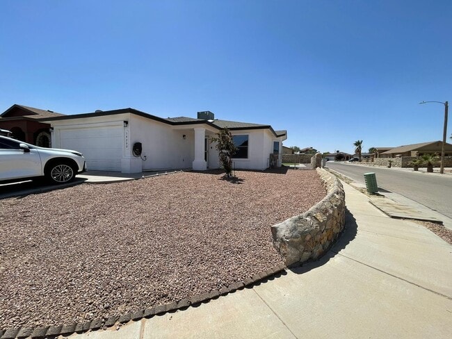Charming East Side Gem – Prime Location Ne... - Charming East Side Gem – Prime Location Ne... House