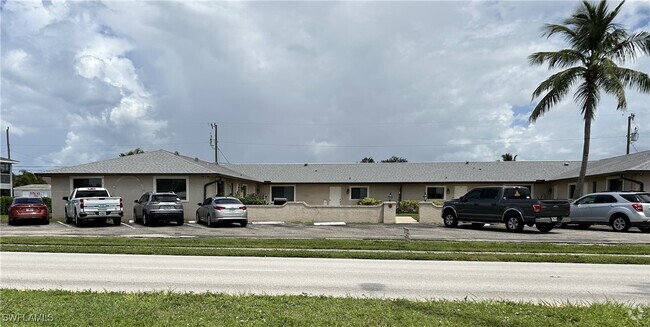 Building Photo - 3715 Country Club Blvd Rental