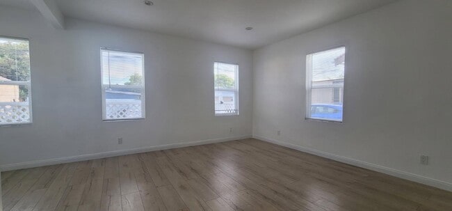 Photo - 142 E 65th St