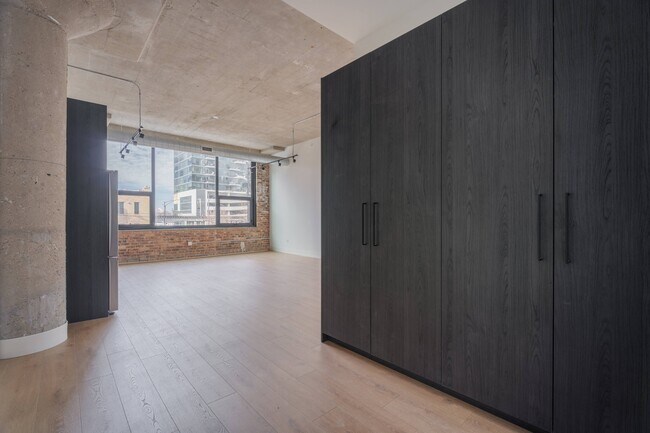 Photo - 871 N Franklin