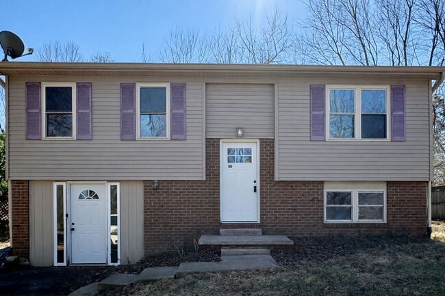 Building Photo - Cozy & Convenient Living!