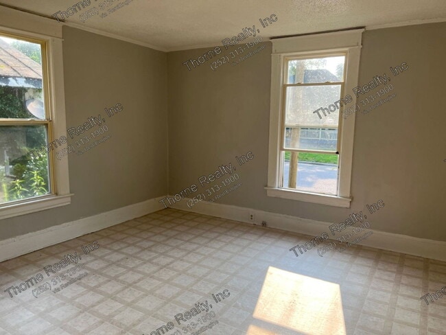 Photo - 1314 Clark St