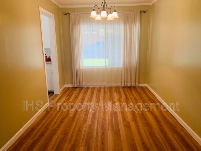 Photo - 218 Abert Ave