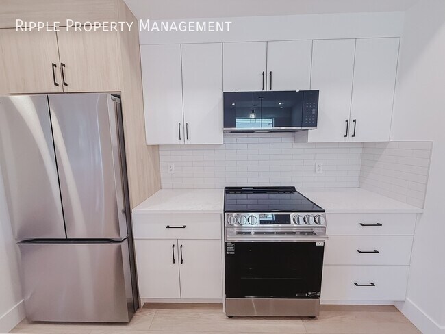 Photo - AMAZING 3 BEDS, 2.5 BATHS MULTIPLEX | AIR CONDITIONING & WINDOW COVERINGS