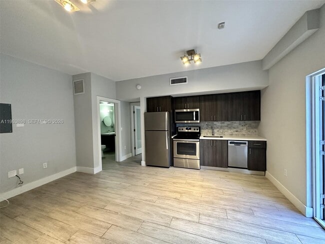 Building Photo - 1100 10th St Unit 09