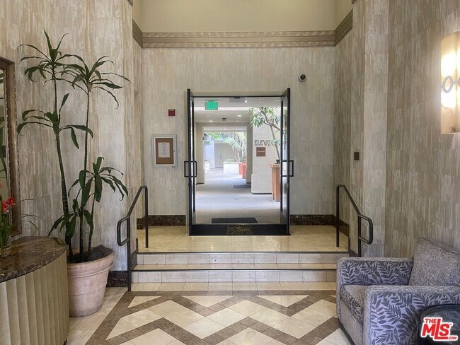 5625 Crescent Prk W Unit 106