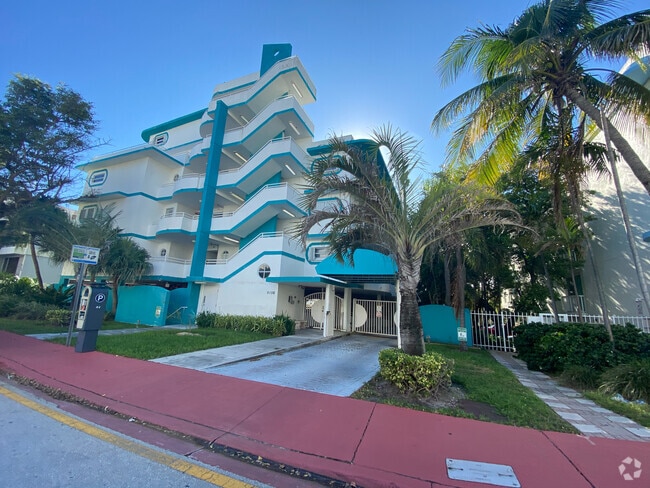 Building Photo - 9156 Collins Ave Unit 405 Rental