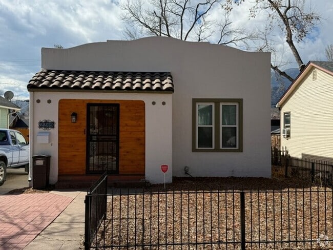 Building Photo - Gorgeous 2 Bedroom in Old Colorado City Rental