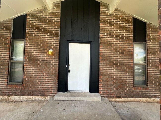 Photo - 3 bed, 1 1/2 bath, 2 car garage