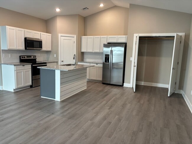 Photo - 2714/2716 Greenleaf Unit 2716 Greenleaf