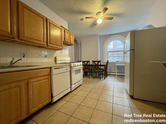 Building Photo - 186 Naples Rd Unit 1 Rental