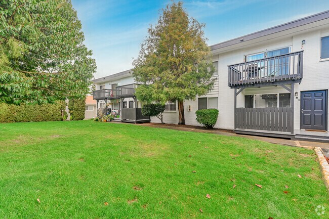 Manhattan Apartments - Normandy Park