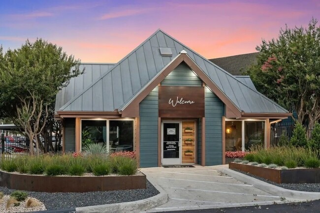 Building Photo - 10951 Laureate Dr