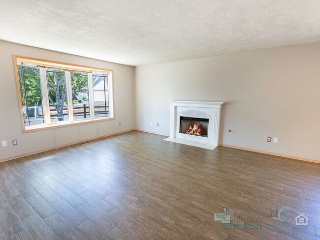 Photo - Fort Stevens Home 3 Bedroom, 2 Bath